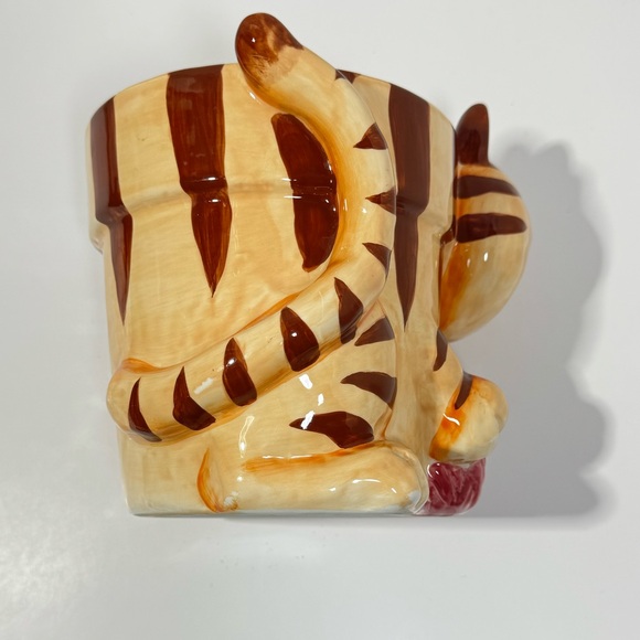 Planter Ceramic Cat Pot Glazed Yellow Tabby Pink Yarn 5.5”
Cottage Country - Picture 3 of 11